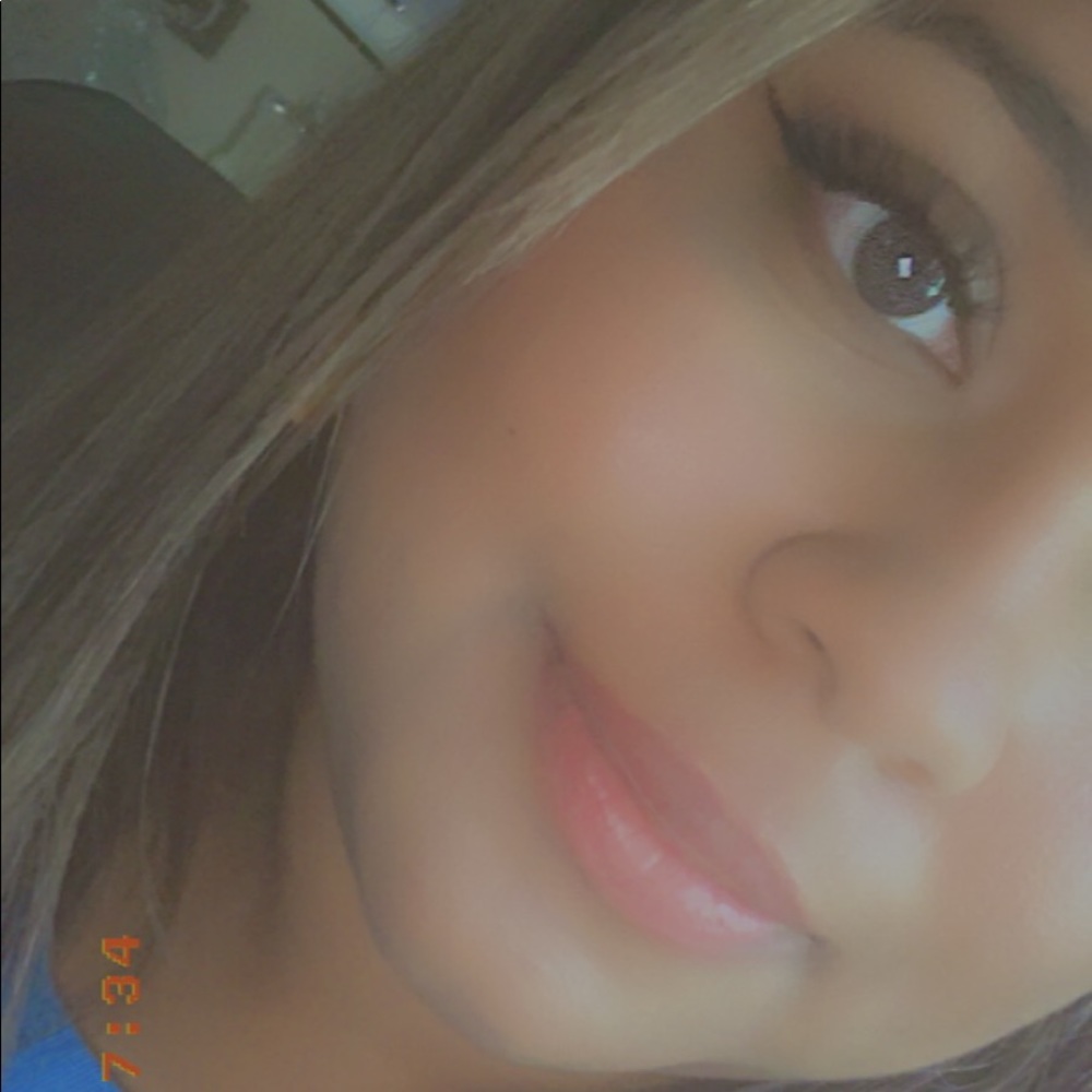 Meet your Posher, Danielle